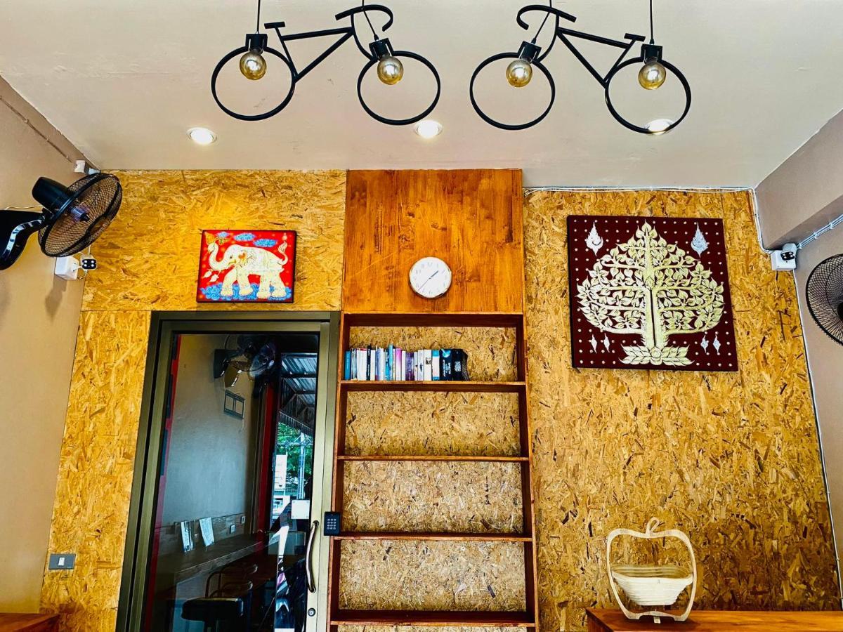 Frutta Hostel Patong Esterno foto